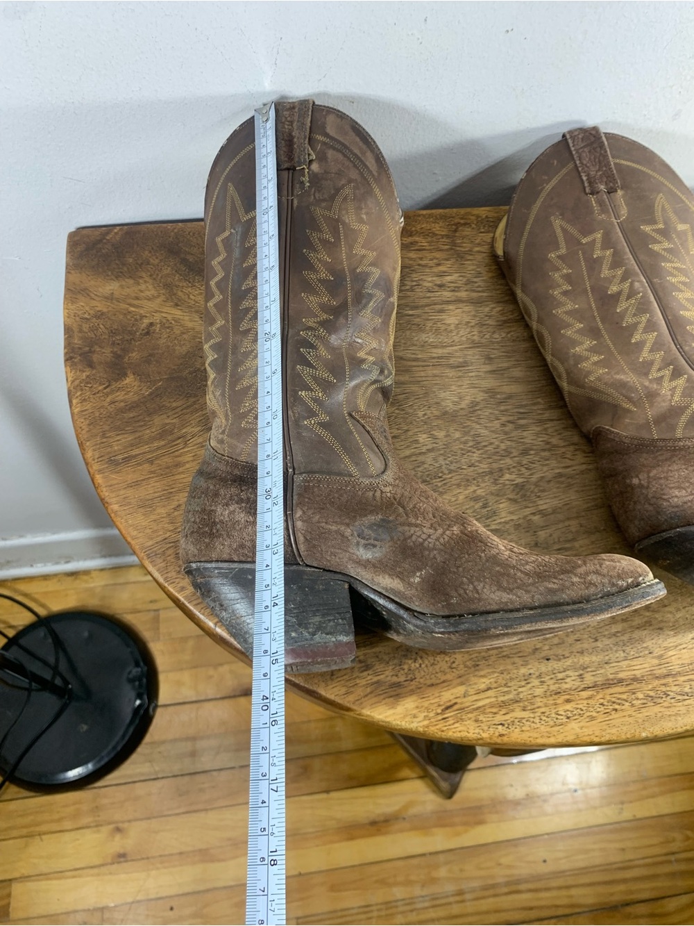 Vintage distressed leather cowboy boots - Picture 12 of 13